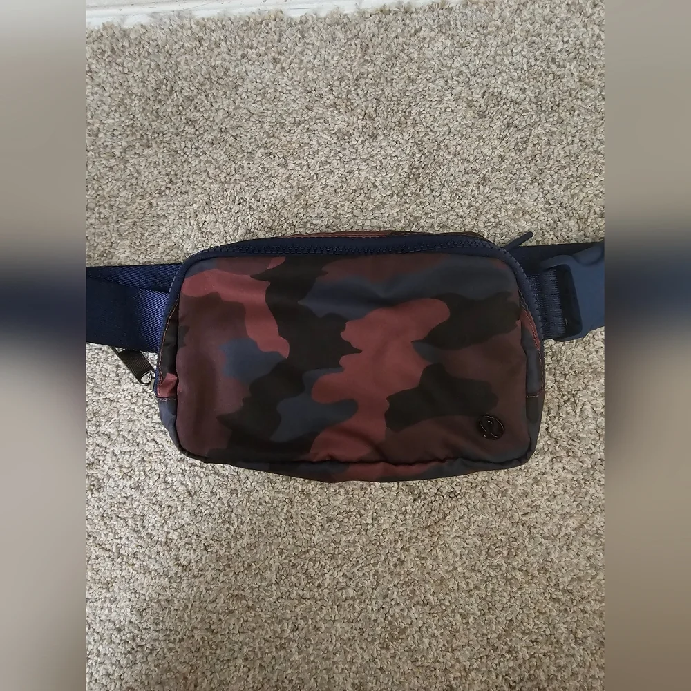Lululemon everyday bag 1L - Picture 1 of 8